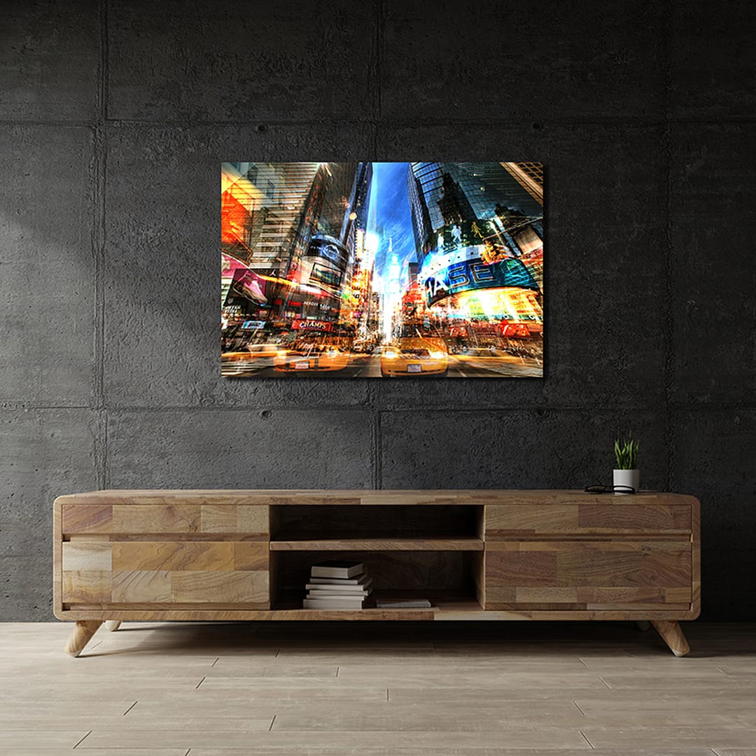 Tableau de Times Square la nuit avec des taxis jaunes et des enseignes lumineuses