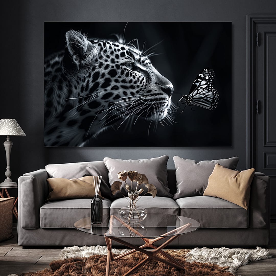 Tableau d'un léopard et d'un papillon en noir et blanc